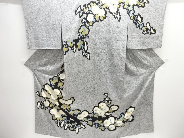未使用品　仕立て上がり　のり散らしに菊模様刺繍訪問着